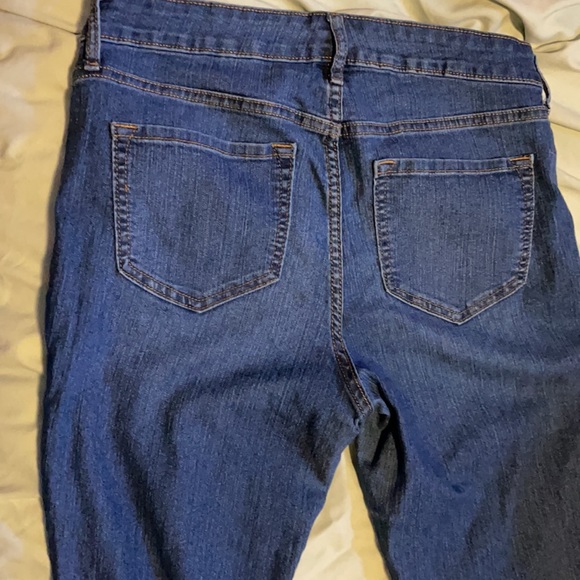 Size 8 Old Navy Skinny Jeans - Picture 4 of 7